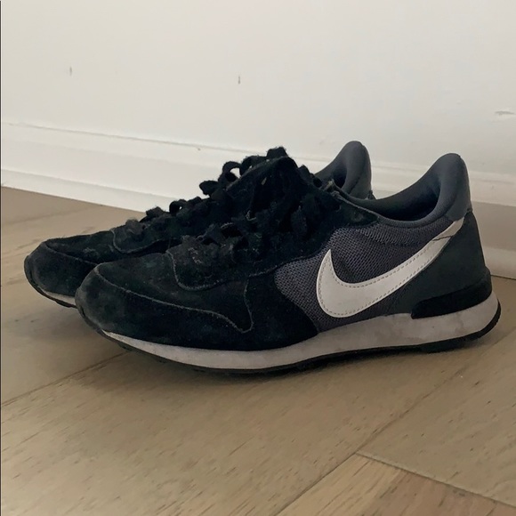 nike internationalist grey womens